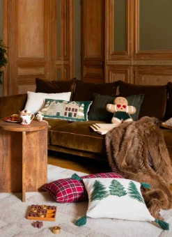 COUSSIN EN FORME DE PETIT BONHOMME PAIN D’ÉPICES MULTICOLORE