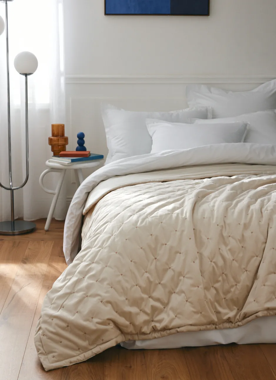 COUVRE-LIT MATELASSE EFFET SURPIQURE OR ECRU