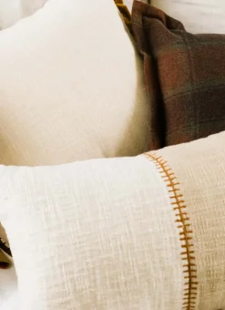 HOUSSE DE COUSSIN TEXTURÉE BRODÉE BEIGE