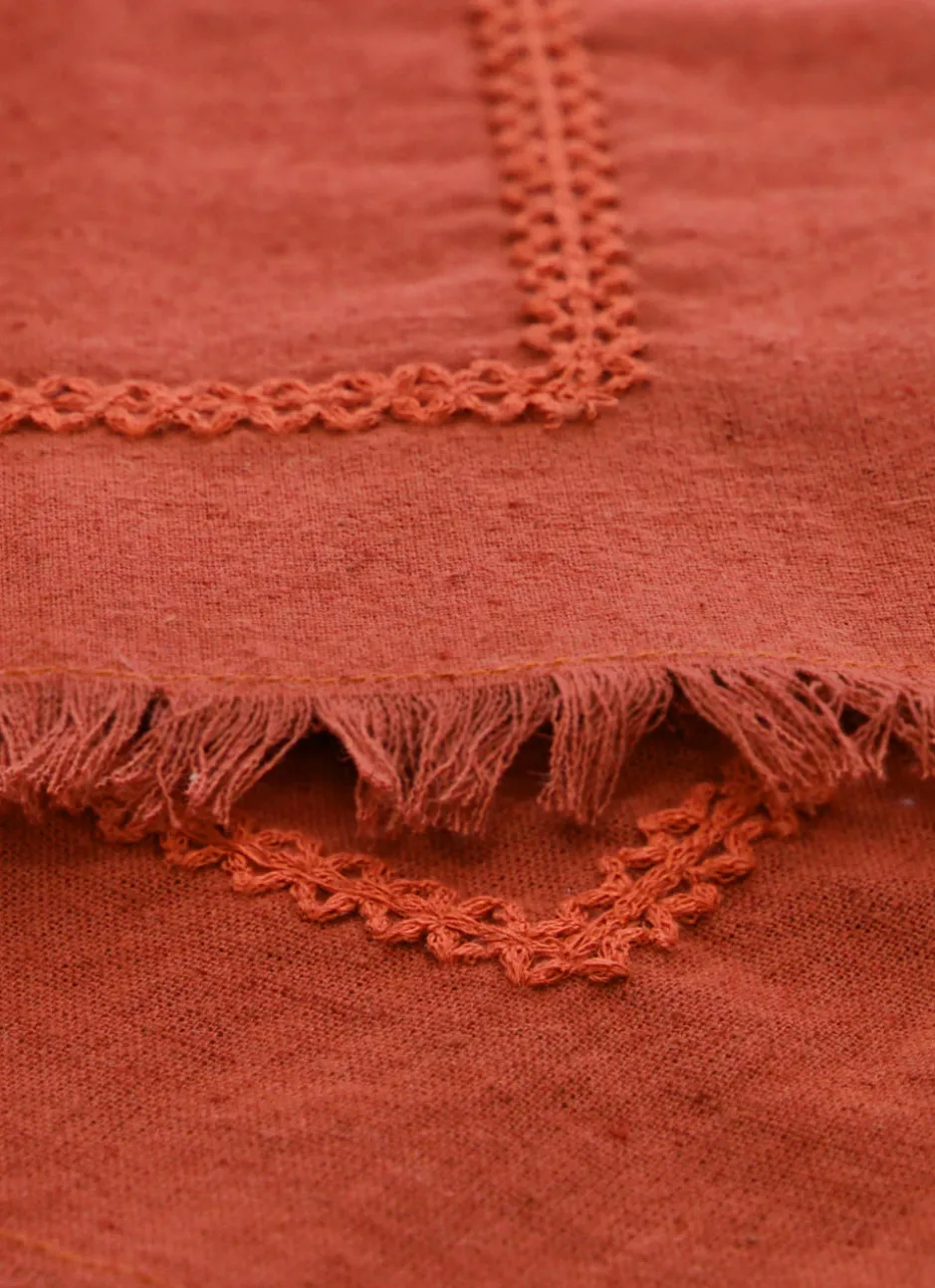 LOT DE 2 SERVIETTES DE TABLE BRODÉES AVEC FINITION BRIQUE