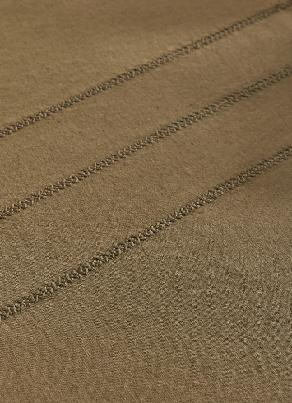 NAPPE BRODÉE AU CENTRE AVEC POINT TON SUR TON KAKI