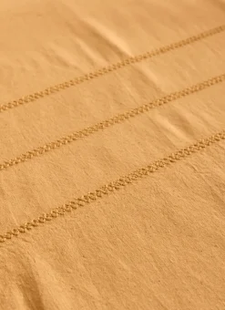 NAPPE BRODÉE AU CENTRE AVEC POINT TON SUR TON OSIER