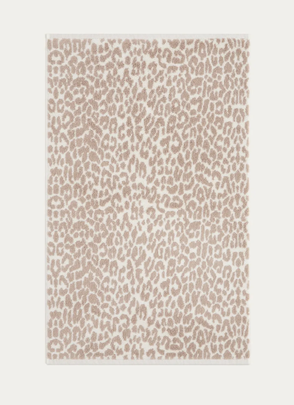 TAPIS DE BAIN EN BOUCLETTE À MOTIF LÉOPARD BEIGE CLAIR