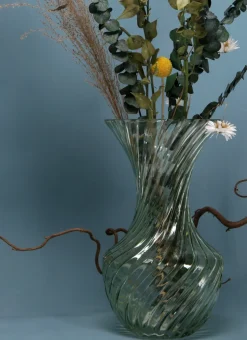 VASE EN VERRE TRAVAILLÉ DE STYLE ROMANTIQUE TRANSPARENT